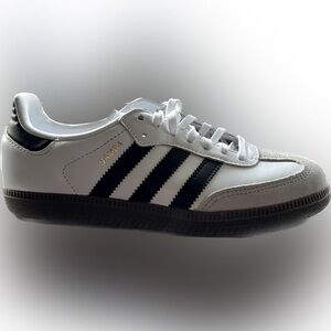 Adidas Originals Samba
Color: Core Black/Cloud White/Gum US 4 UK 3 1/2 FR 36